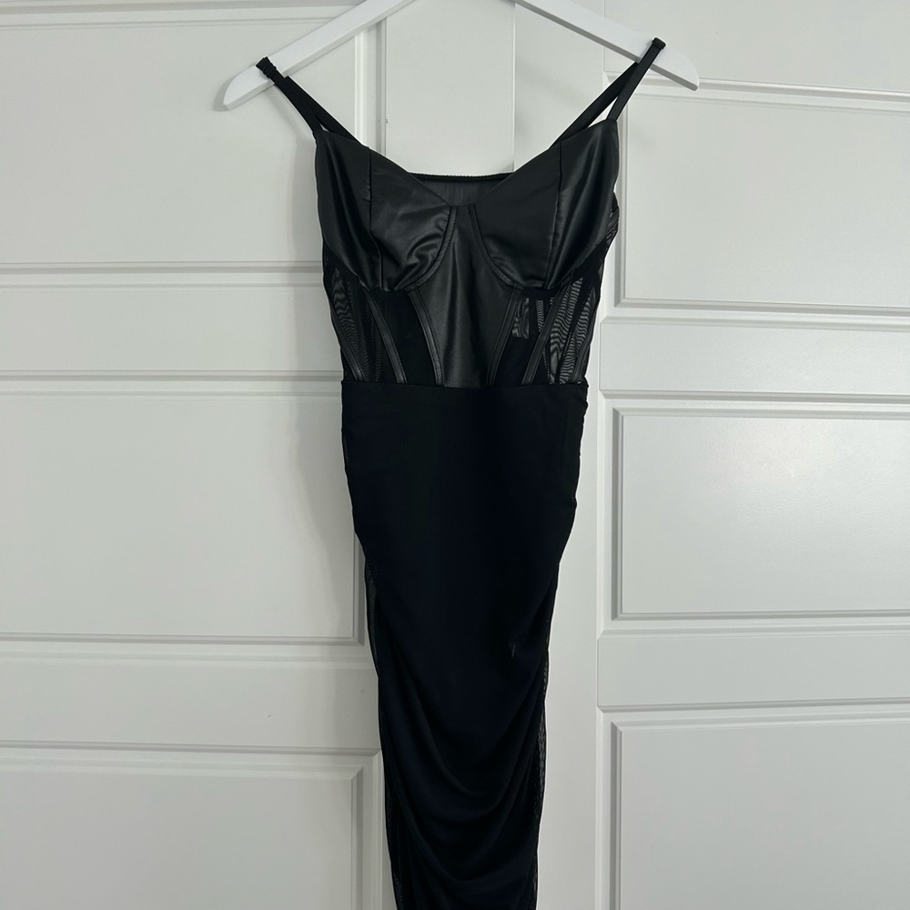 Black bodycon dress